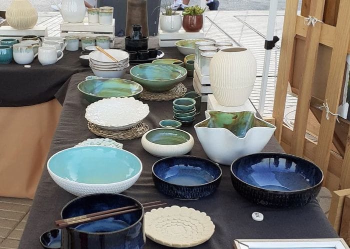 cerámica expuesta en feria de artesanía