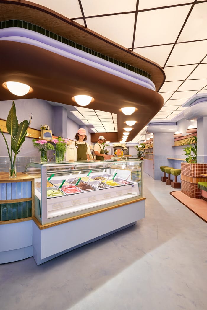 helados en exposición en art deco en Amiko Gelato en Barcelona