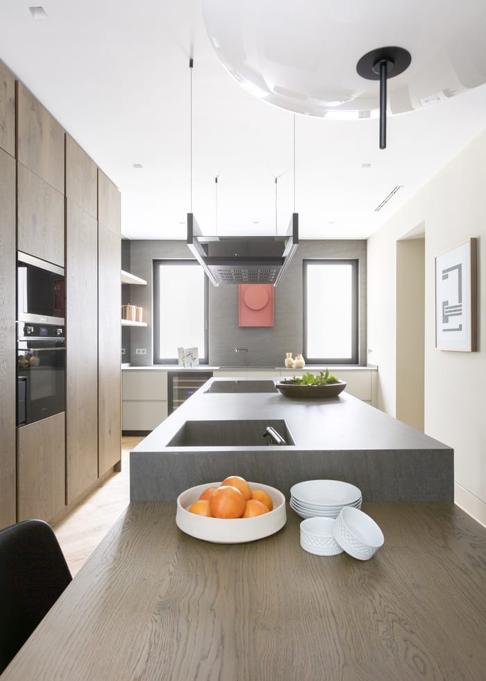 Cocina moderna en vivienda reformada en Madrid