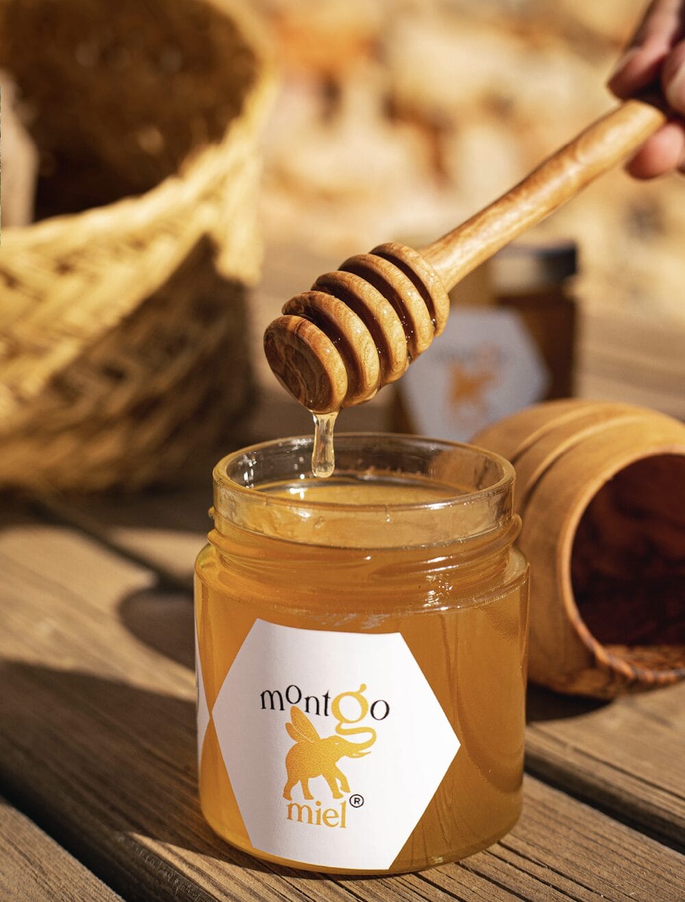 Descubre la magia de la apicultura en el corazón del Montgó