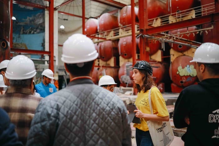 trabajadores en las bodegas