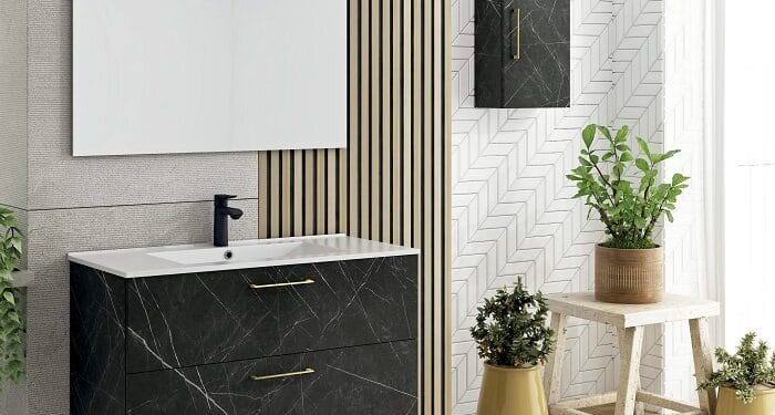 Cuarto de baño con mueble de baño de fondo reducido en color negro