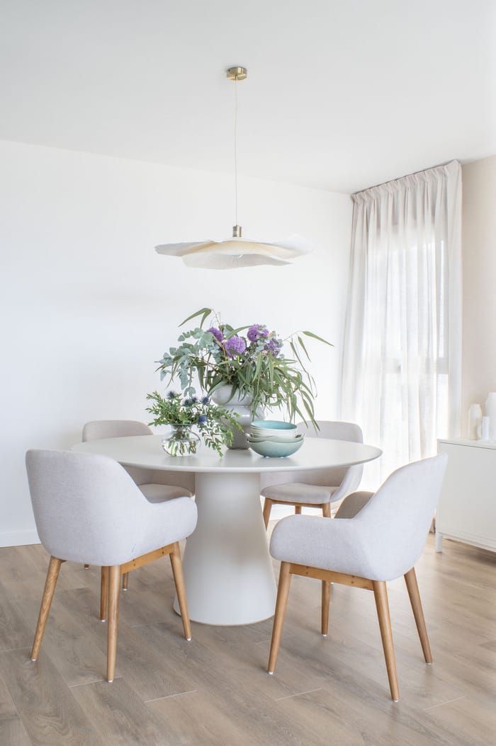 Comedor con centro floral