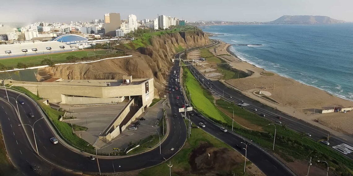 paisaje junto al mar de Lima, Perú