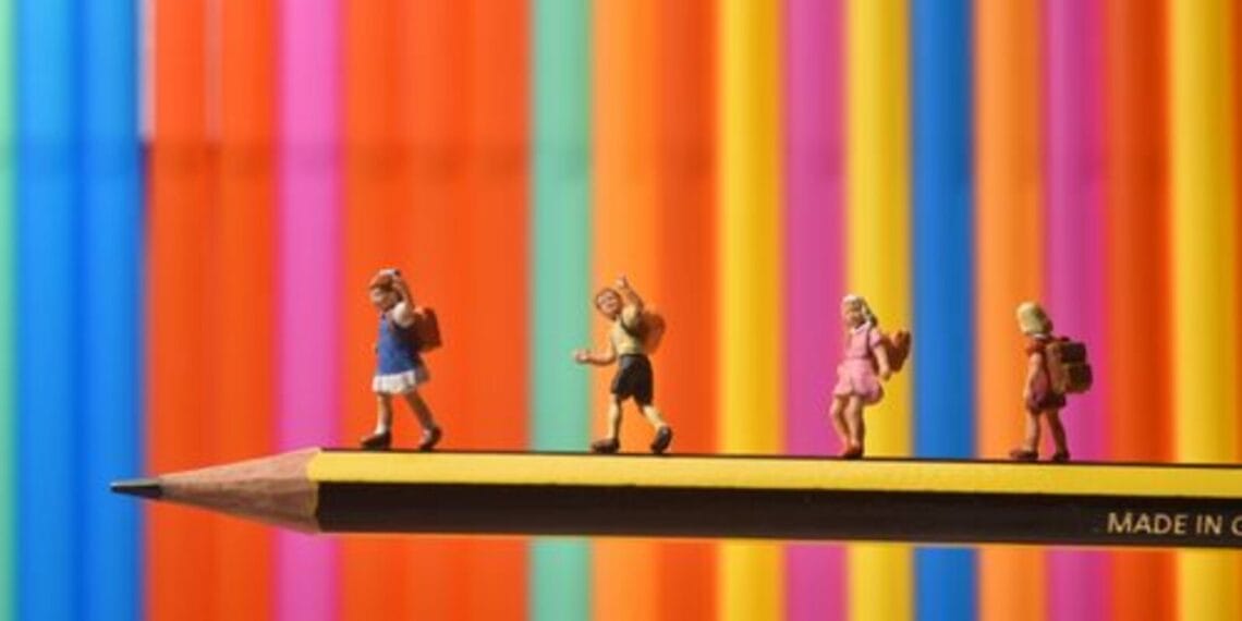 obra de arte de Luis Mena "Mundo pequeño"