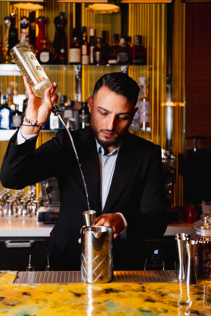 Cocktail bar de Brach Madrid: una experiencia de mixología en un ambiente elegante y acogedor