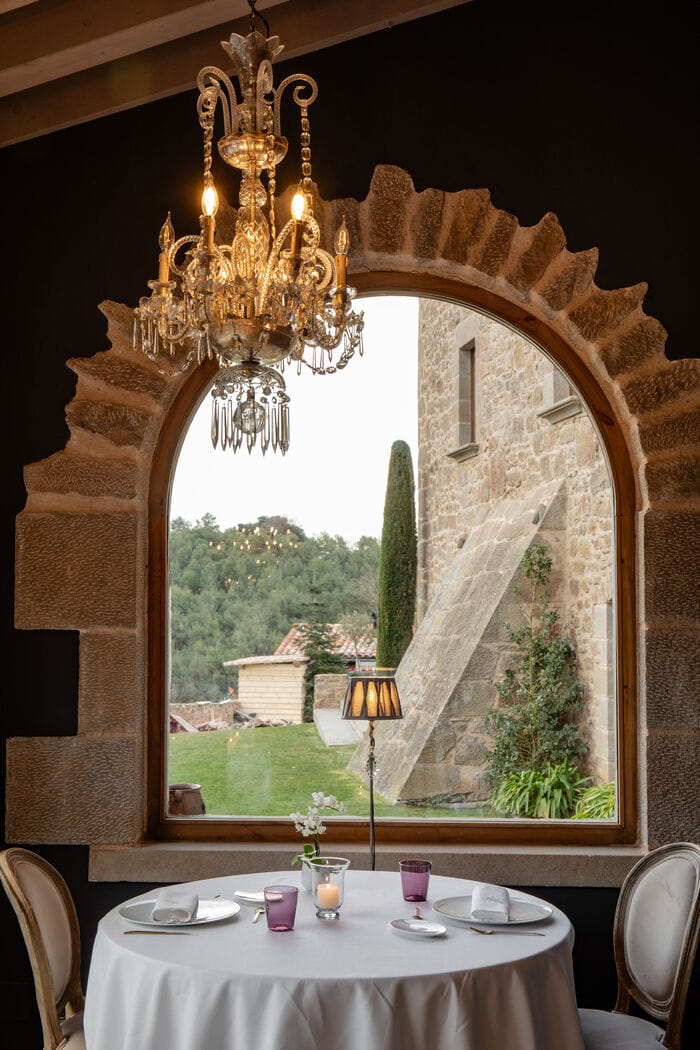 sala para cenas con vistas al prado