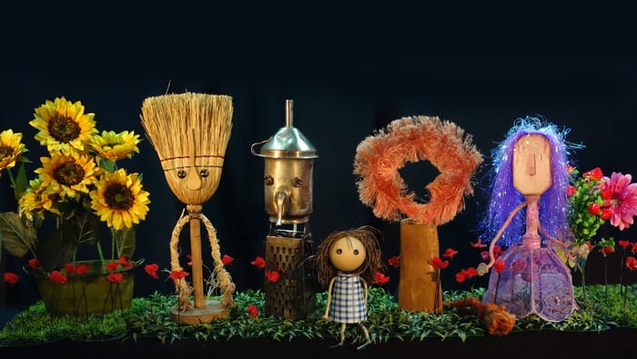 Atmósfera nostálgica en función inspirada en cuentos tradicionales.