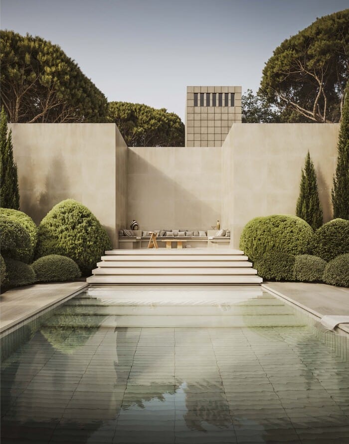 Piscina y exteriores con gres porcelánico Marazzi, diseño de Charlotte Taylor.