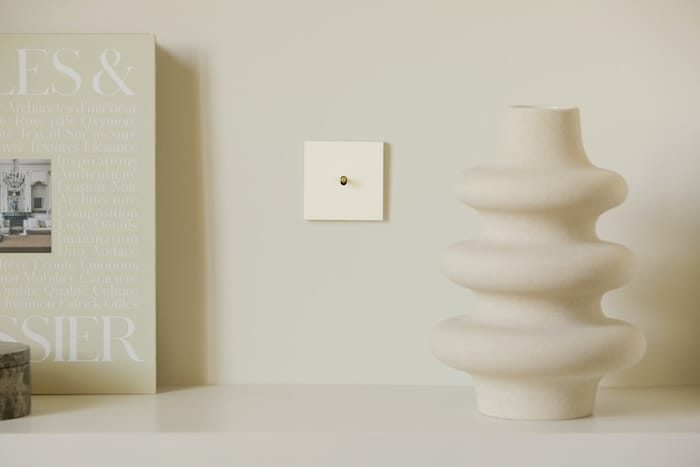 Interruptor integrado como gesto de diseño cotidiano